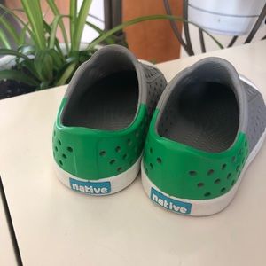 Kids NATIVE shoes size 4!!!